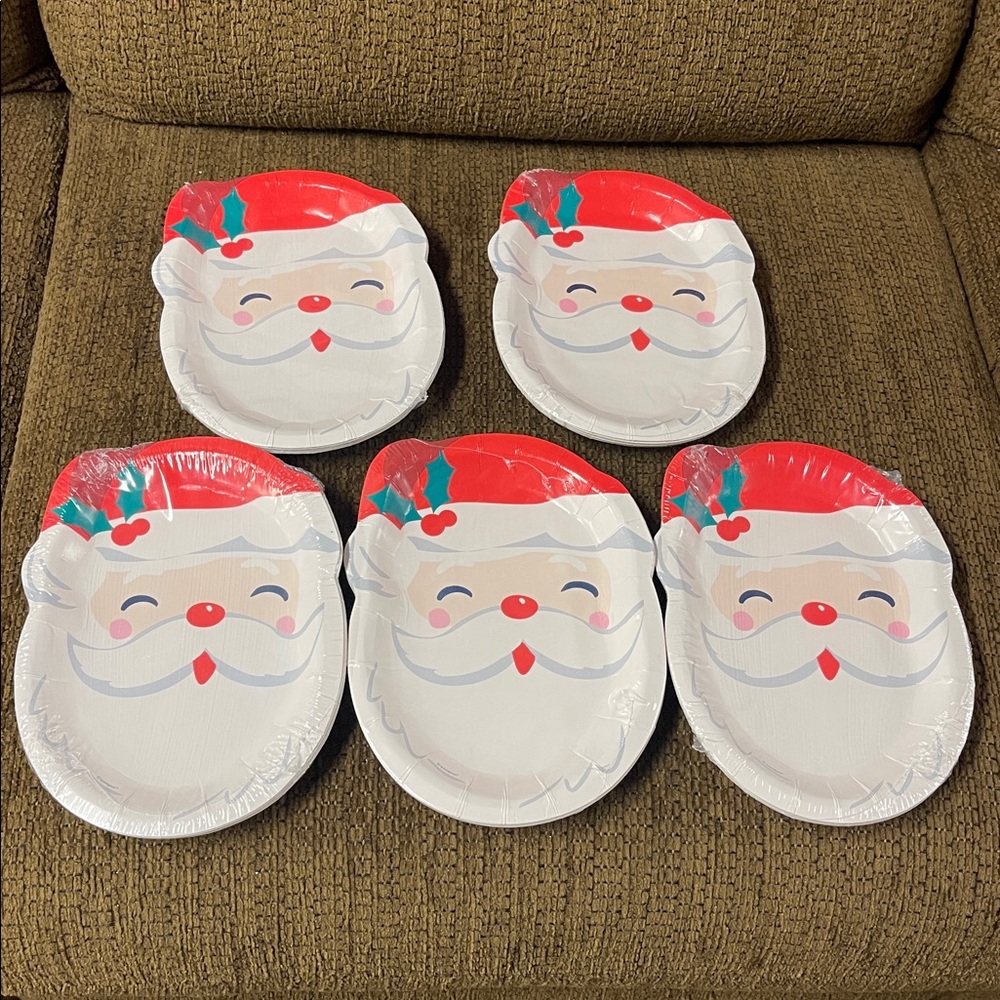Santa Claus Face Disposable Christmas Paper Plates 40 Count NWT